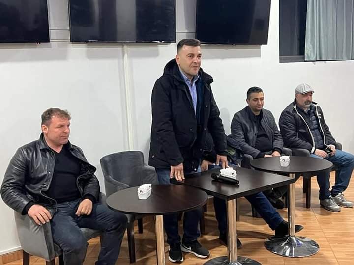 Kandidati i Koalicionit opozitar “Shtëpia e lirisë”Elton Bano,takim me banorët e njësisë administrative Kolonjë.