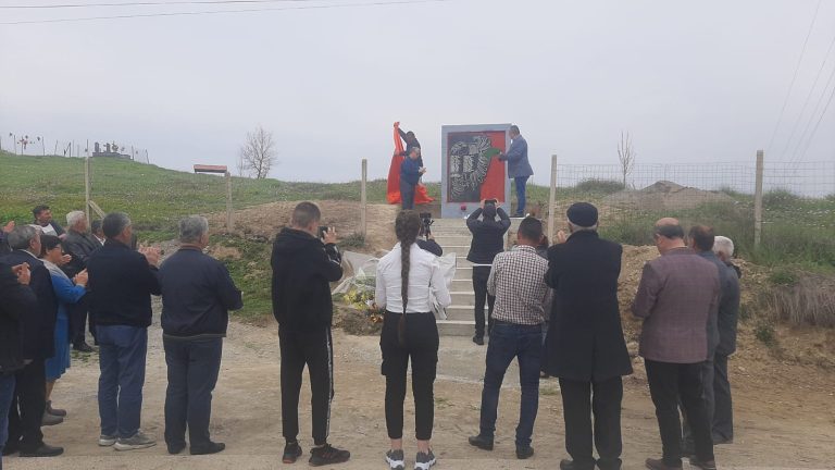 Gjuzaj .Memorial në përkujtim të masakrës  serbe ndaj banorëve të zonës .